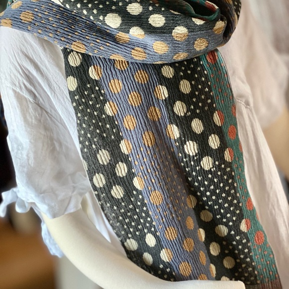 Nuno by Moma Komorebi Wool Scarf - Picture 6 of 6